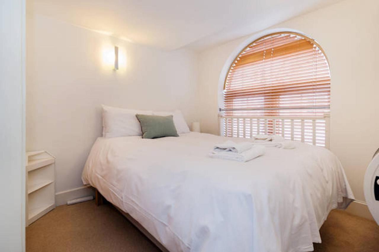 2-bed, 2-bath Sanctuary Near Holborn Station, Covent Garden & West End Apartment *