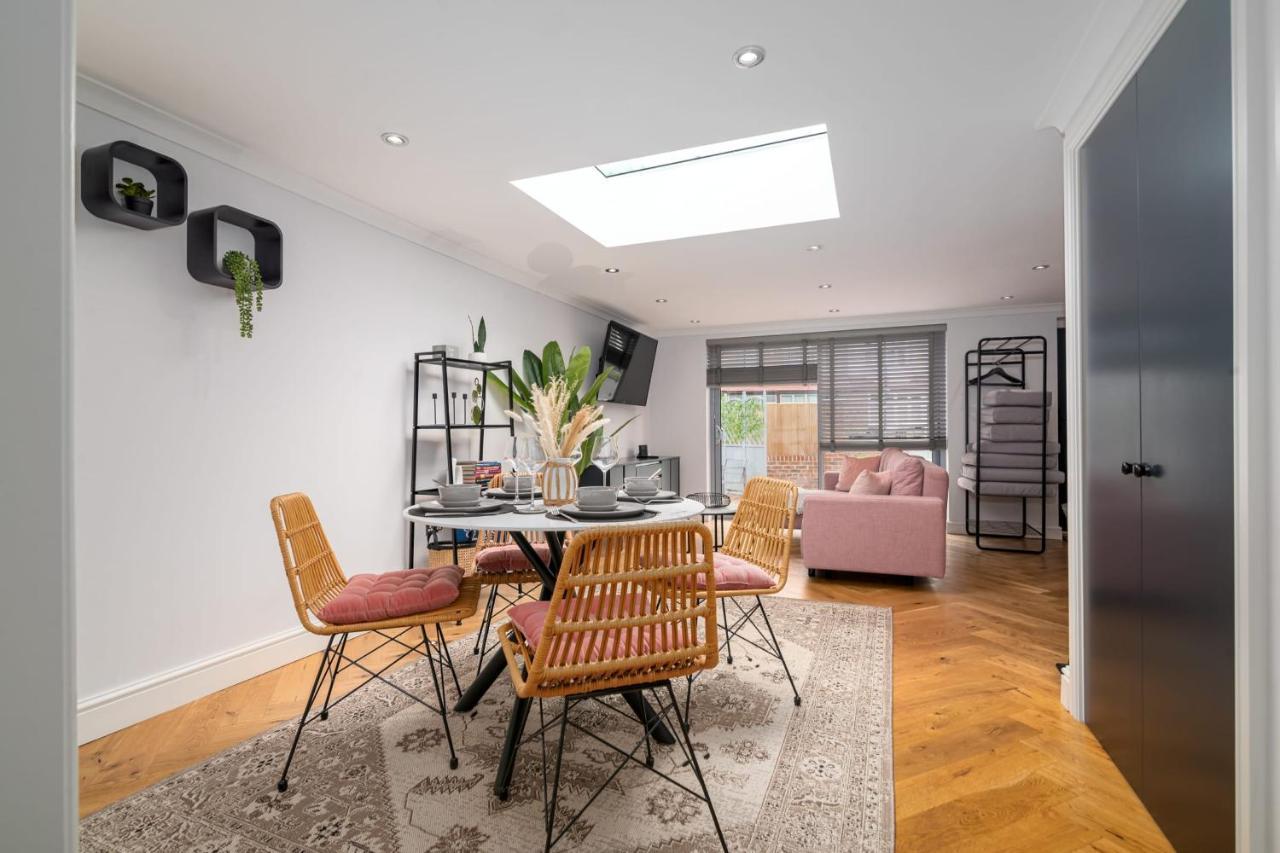 Guestready - Unique Near Wimbledon With Gorgeous Deck And Parking Casa de férias Londres
