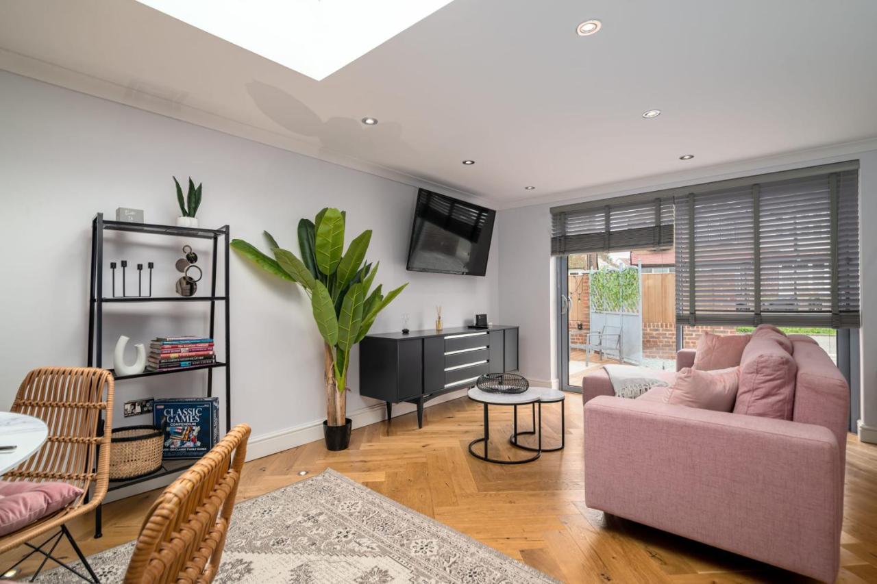 Guestready - Unique Near Wimbledon With Gorgeous Deck And Parking Casa de férias Londres