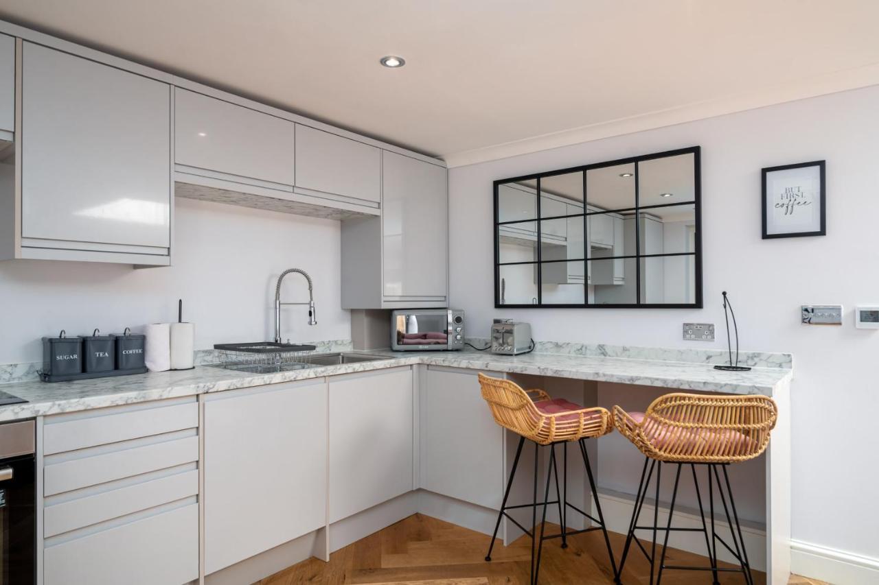 Casa de férias Guestready - Unique Near Wimbledon With Gorgeous Deck And Parking Londres