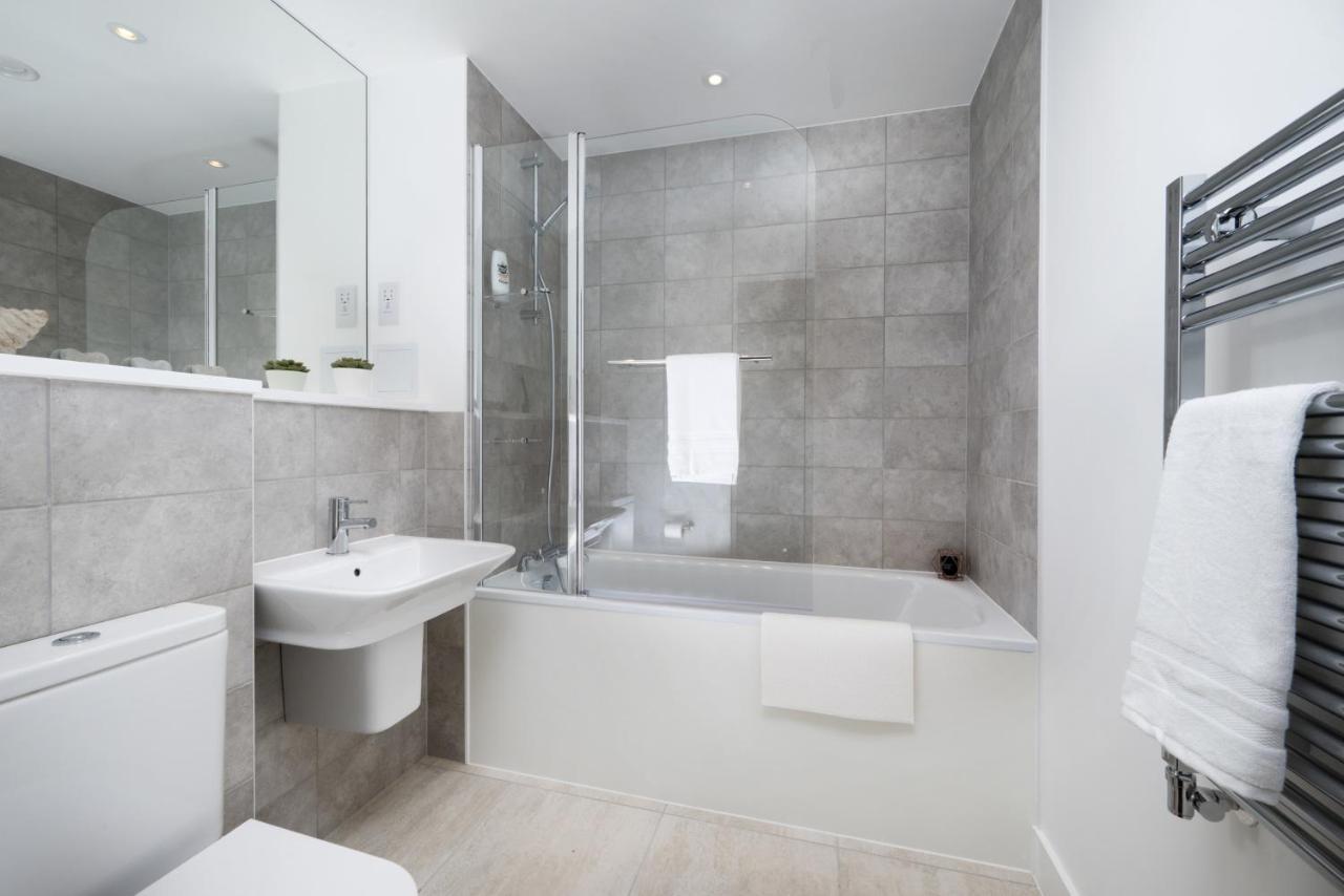 Apartment Modern And At Barking Wharf In London