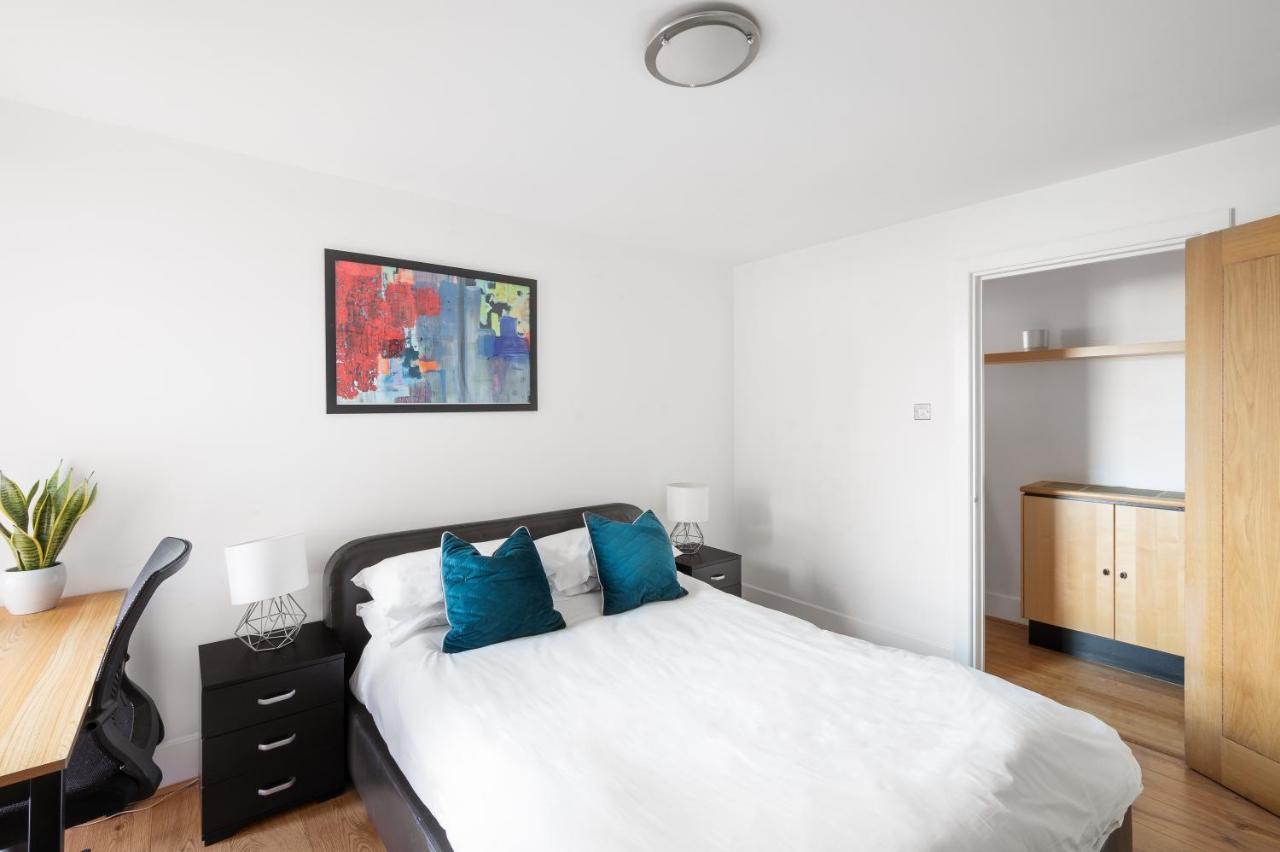 Riverside Balcony Apartments, 10 Minutes From Oxford Circus Apartment