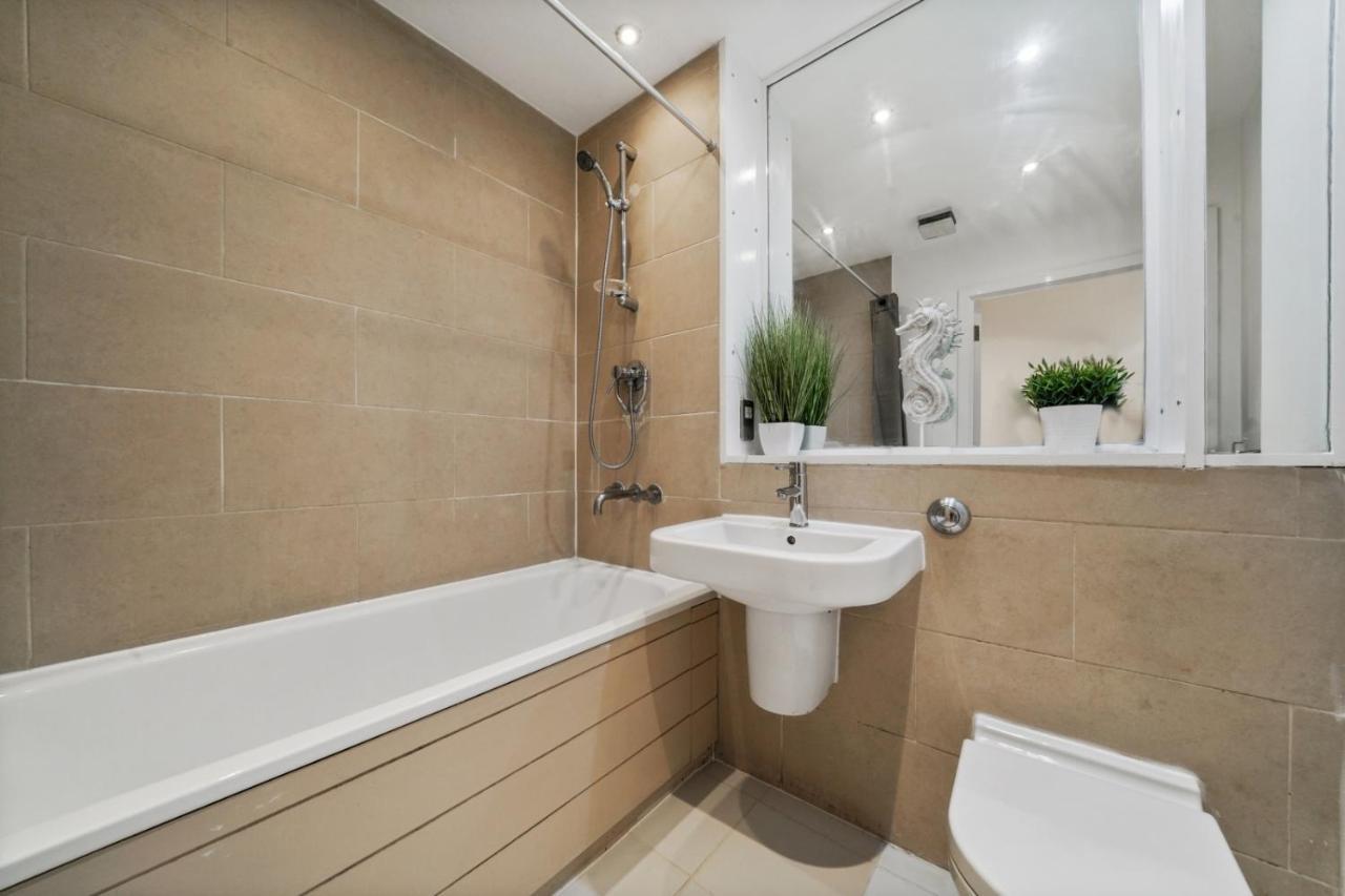 Camberwell Modern Deluxe 1 Bedroom Apartment