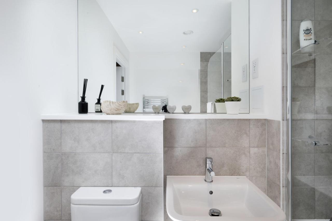 Modern And At Barking Wharf In Apartment *
