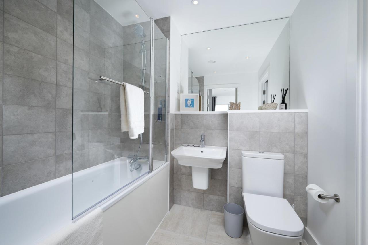 Modern And At Barking Wharf In Apartment