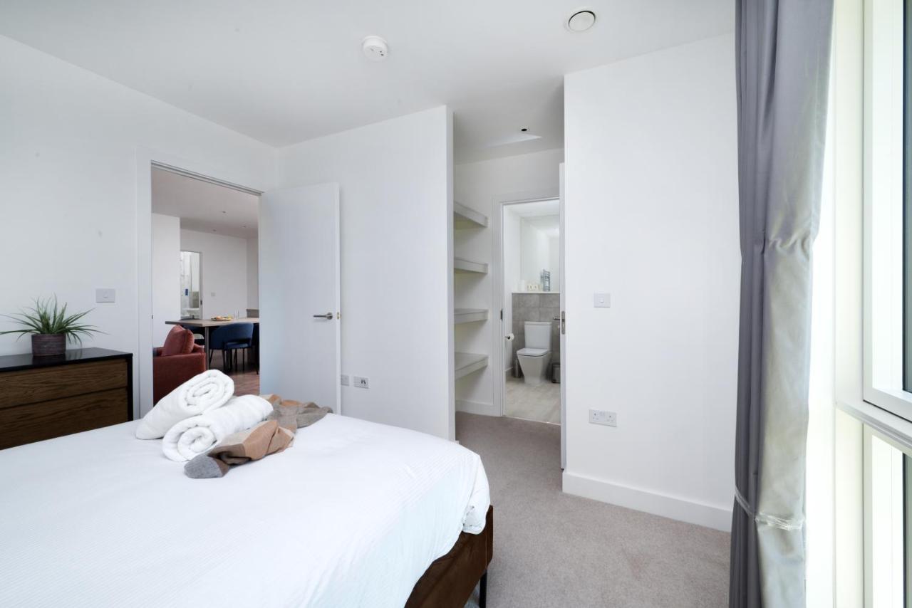 Modern And At Barking Wharf In Apartment