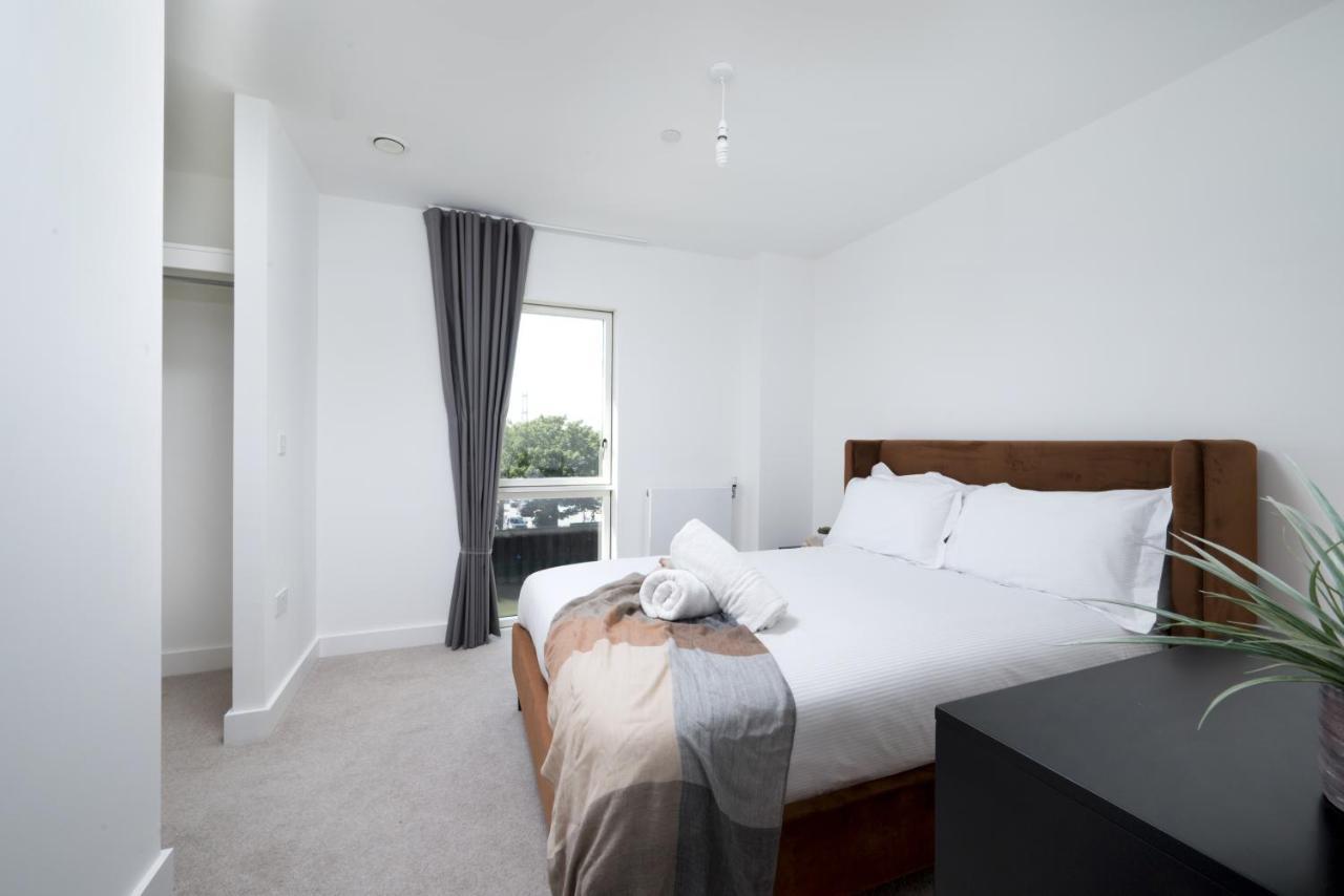 Modern And At Barking Wharf In Apartment *