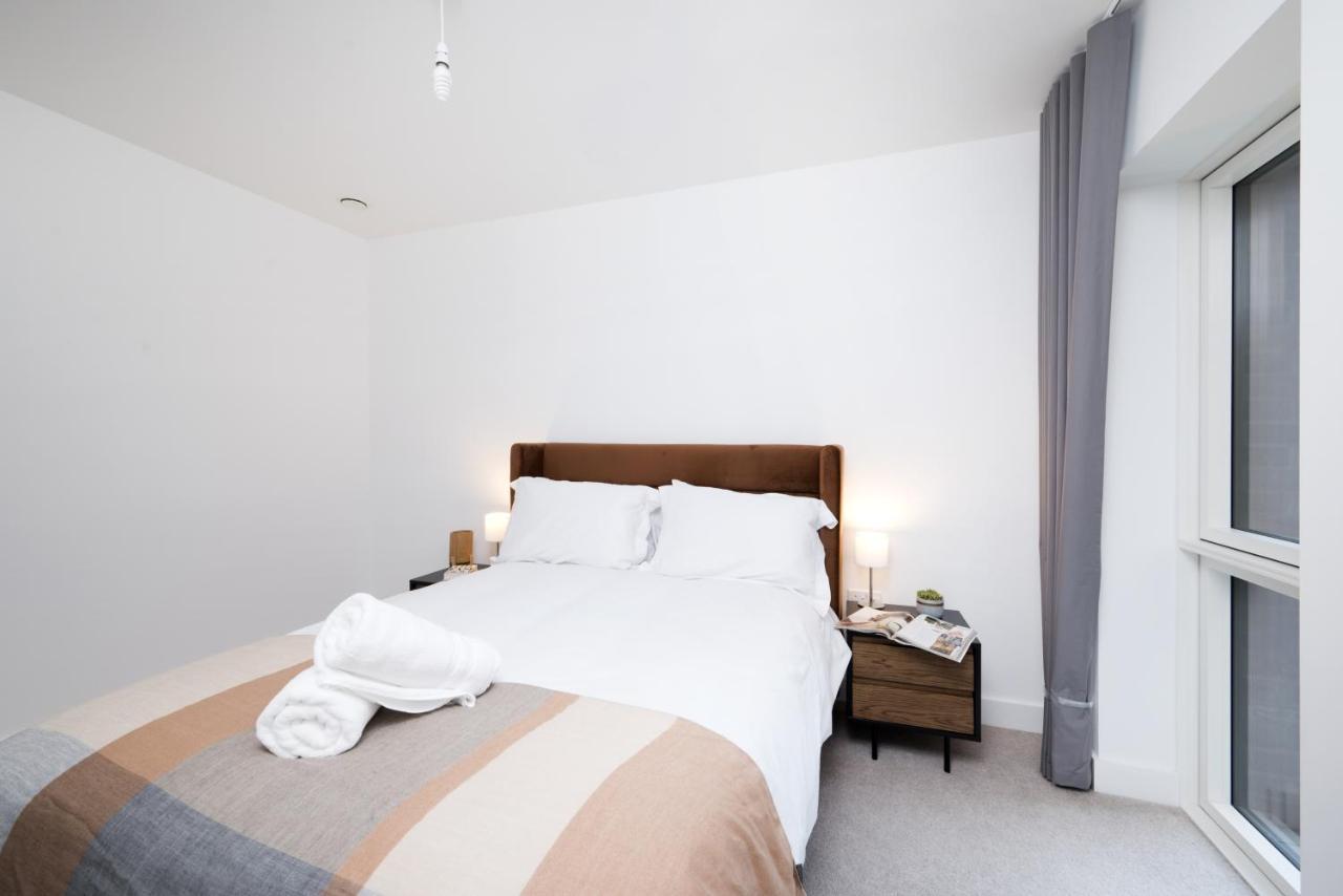 Modern And At Barking Wharf In Apartment *