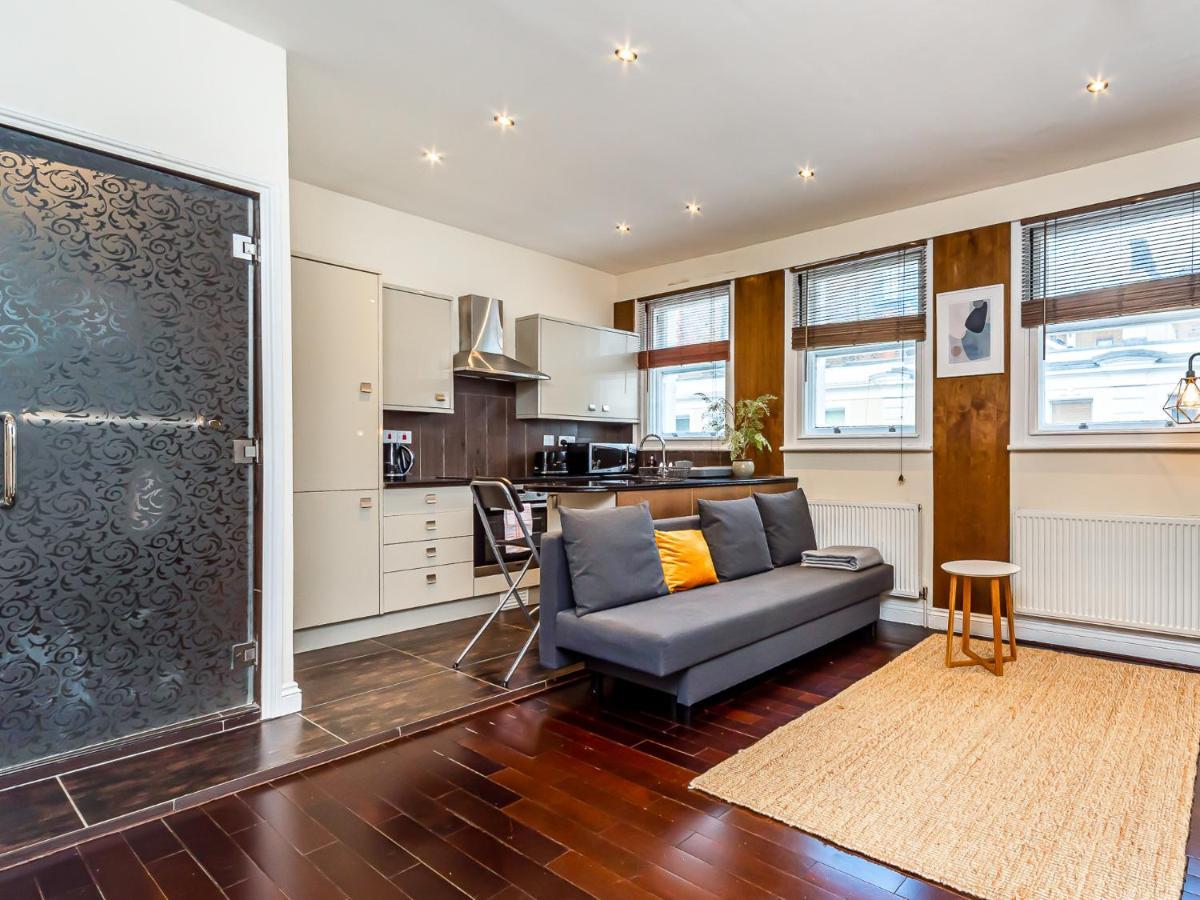 Pass The Keys - Holborn Close To Everything * London