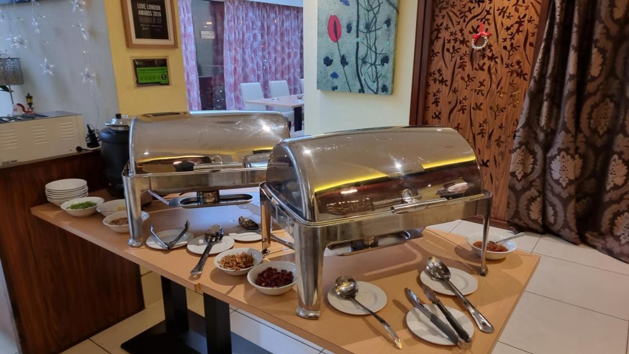 The Park Grand Plaza Kensington Hotel 4*