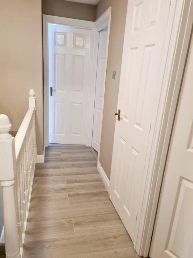 Modern & Spacious - Walk To Excel- Parking Holiday home London