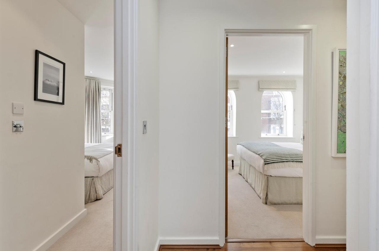 Apartment Veeve - White Lights On Wendle Square London