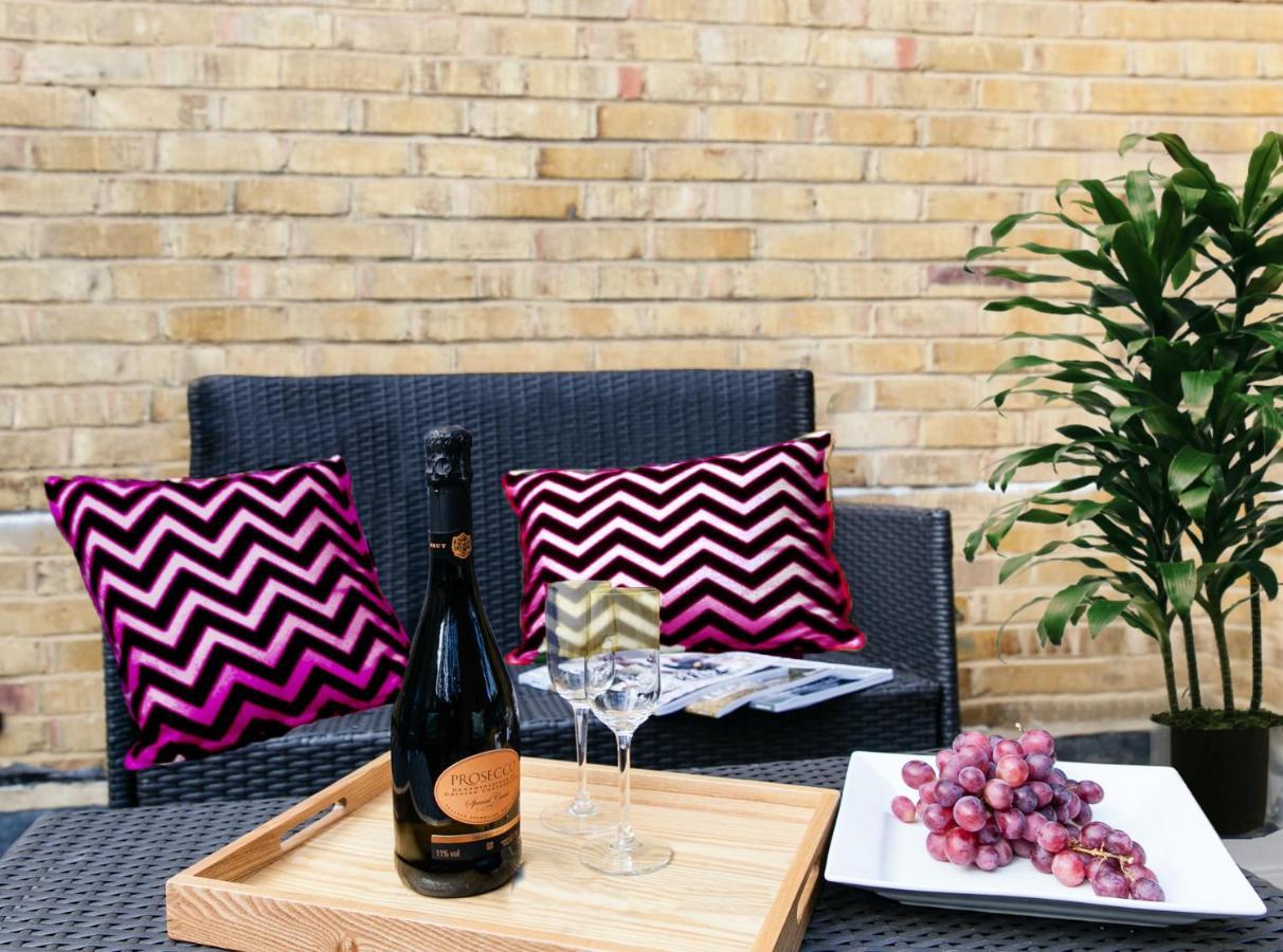 Explore The Exquisite West-end From A Harrods Family And Couple Apartment