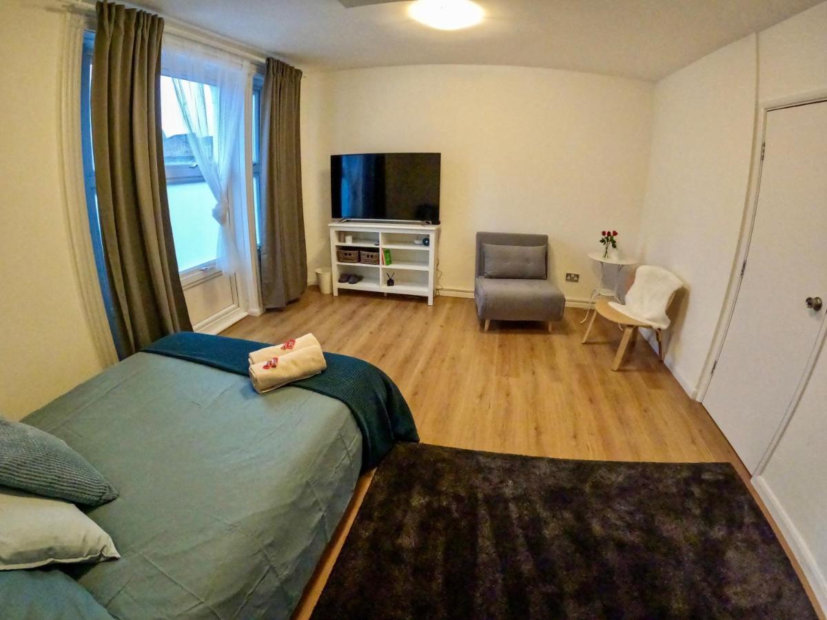 Lovely One Bedroom Flat In The Heart Of