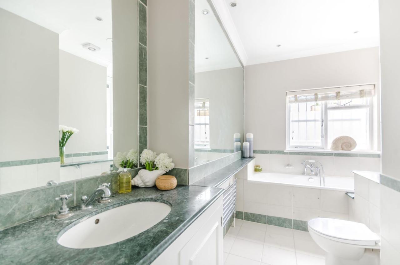 Joivy Elegant 2-bed, 2 Bath Flat With Private Terrace In South Kensington, Close To Tube Apartment *
