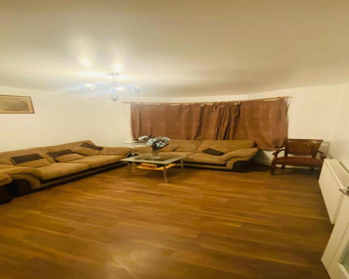 Double Room London Wembley For Rent Homestay London