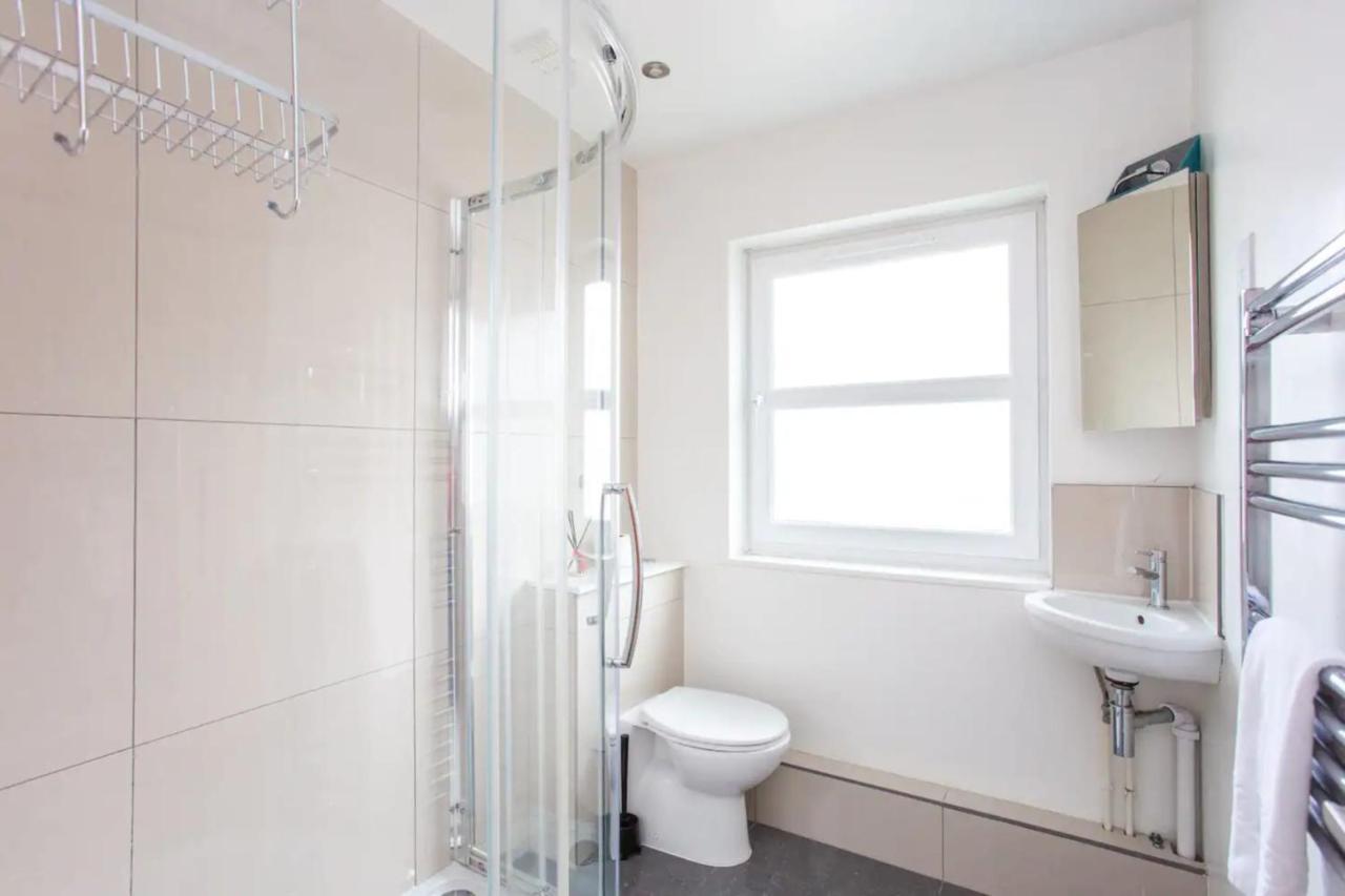 Casa de férias Charming 3 Bedroom With Garden In Peaceful Surrey Quays