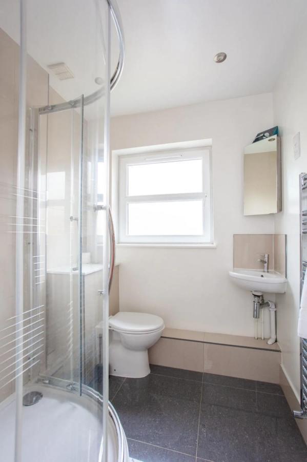 Charming 3 Bedroom With Garden In Peaceful Surrey Quays Casa de férias *
