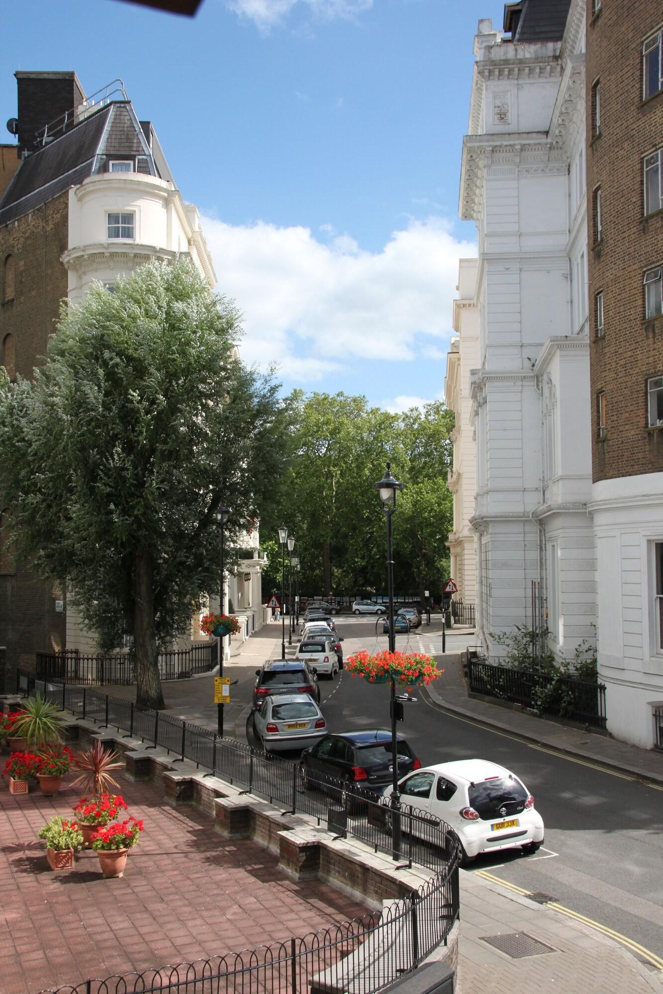 Elysee Hyde Park Hotel 3*