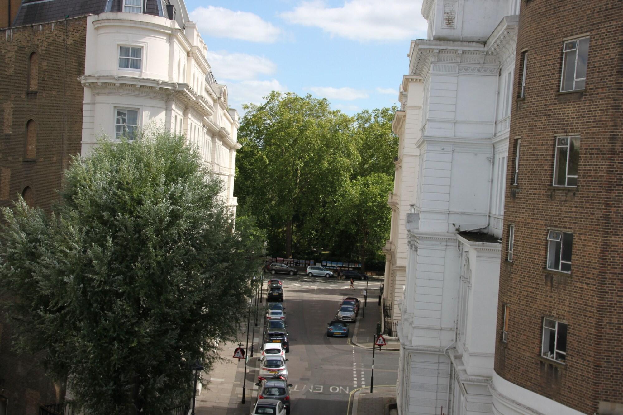 Hotel Elysee Hyde Park London
