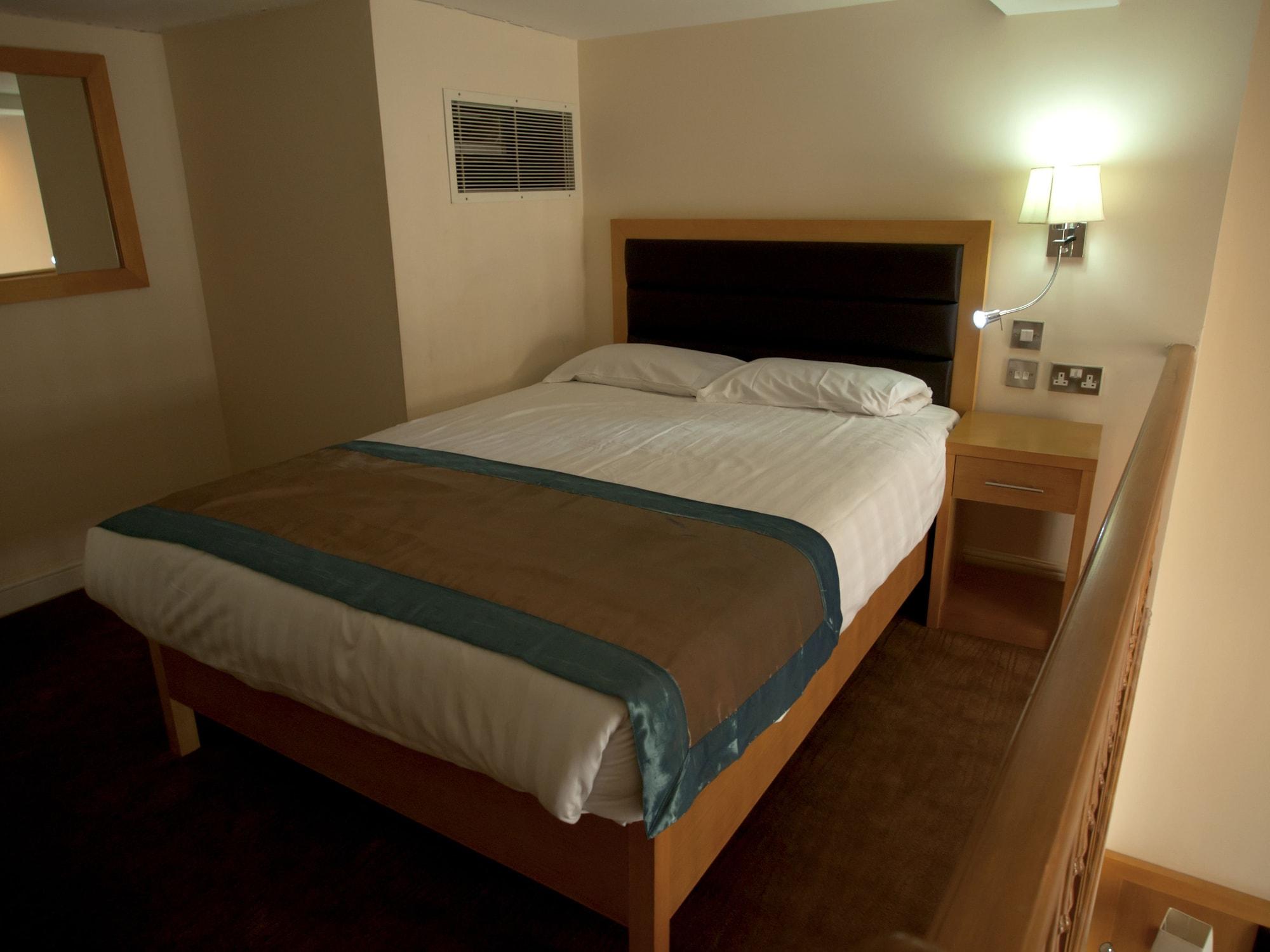 Cromwell Hotel 3*