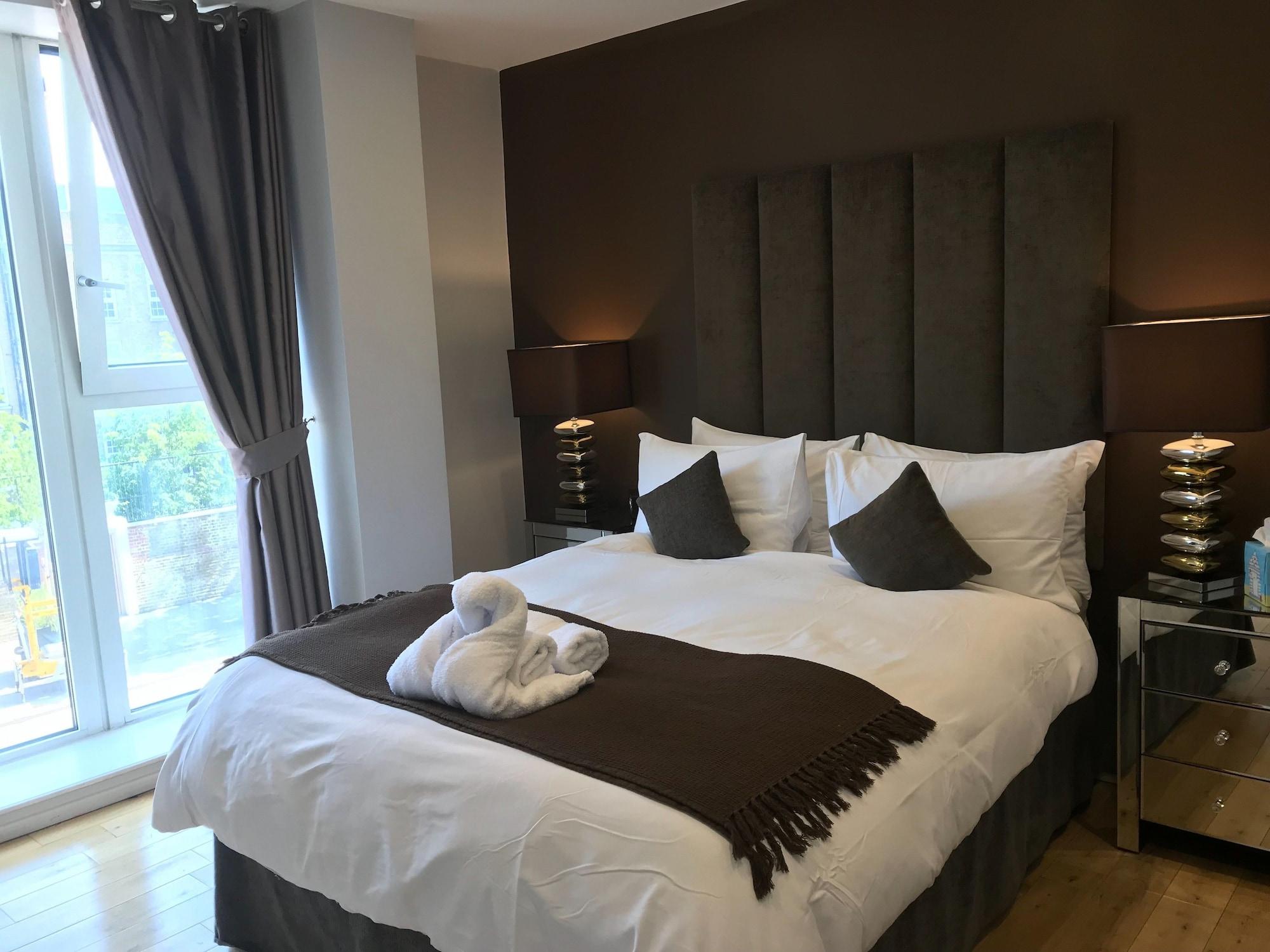 Lr - Battersea Park Apartment *