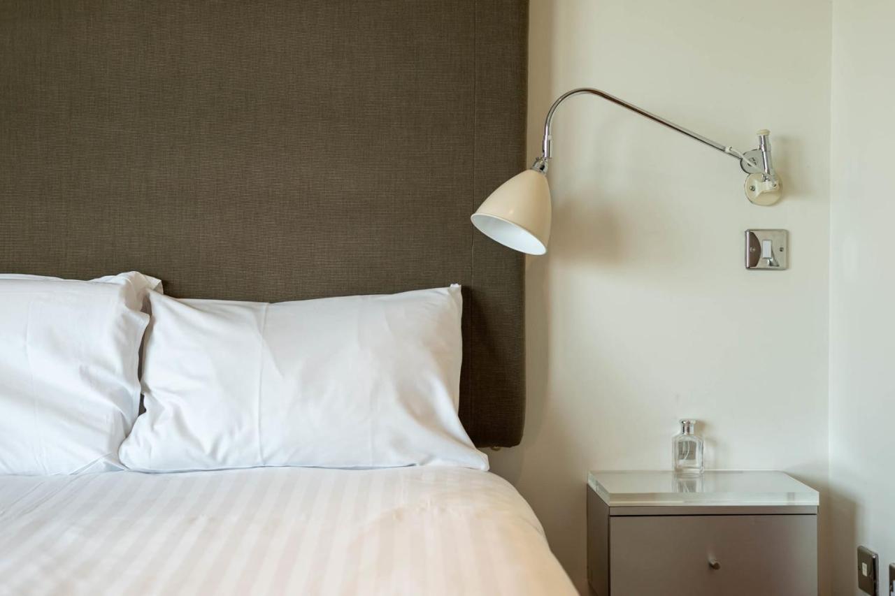 Guestready Superb Overlooking River Thames