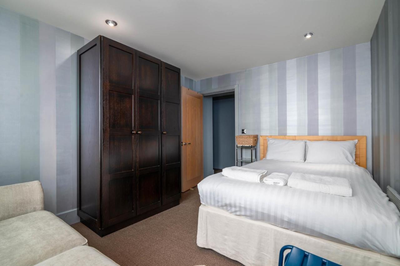 Guestready Superb Overlooking River Thames