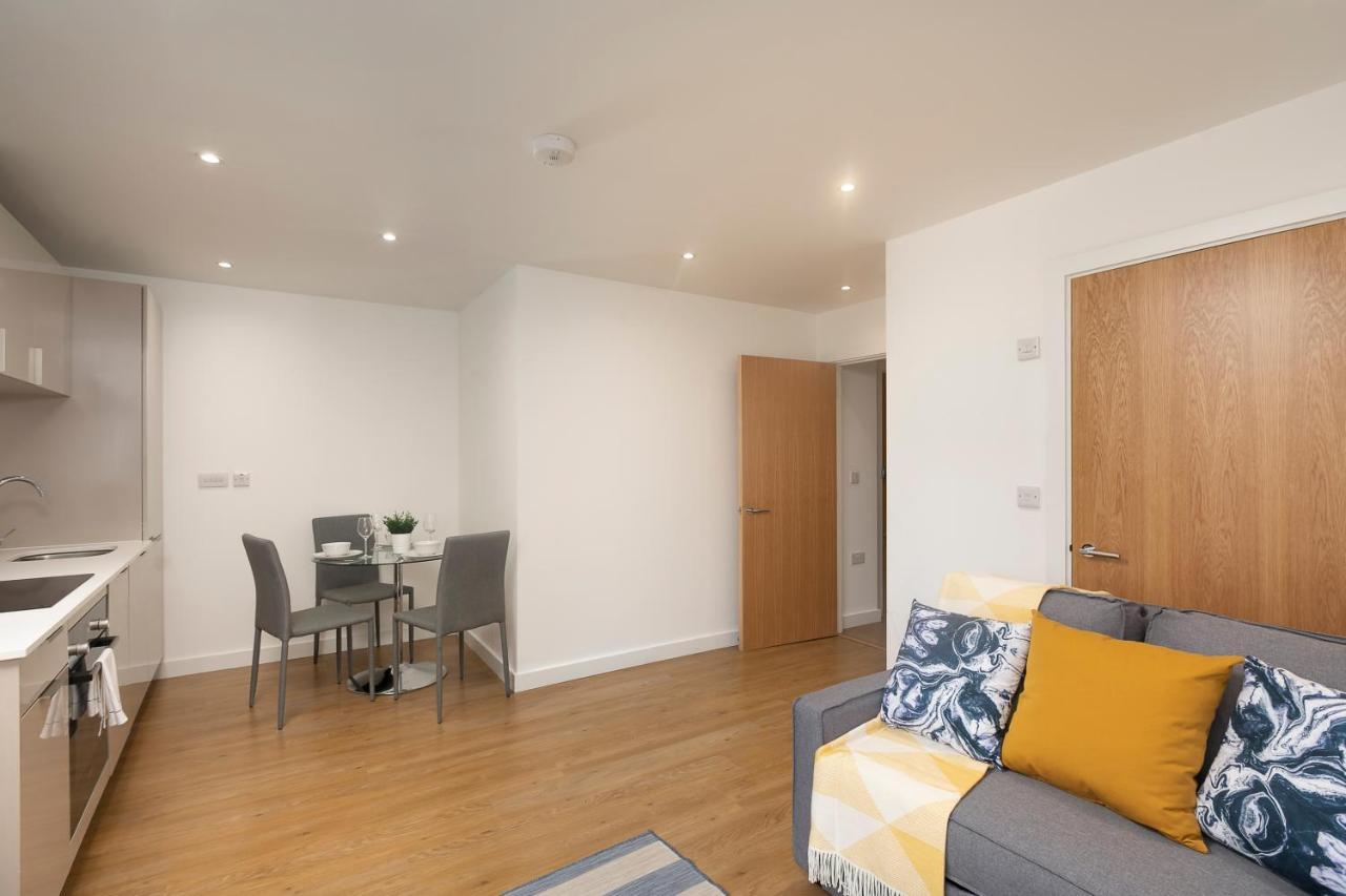 Skyvillion - Beautiful One Bedroom Near Heathrow Airport * Londres