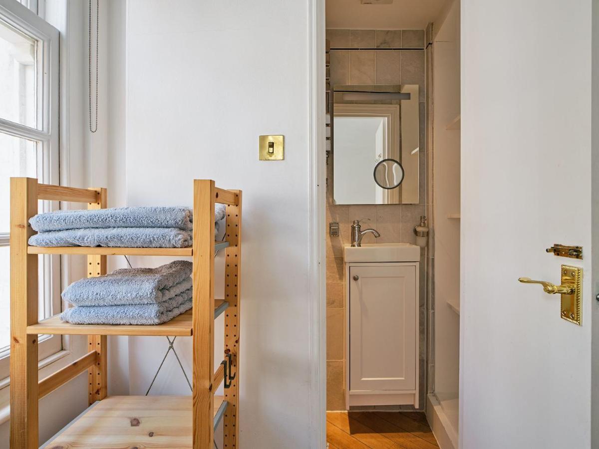 Stylish 3 Bedroom Town House Holiday home London
