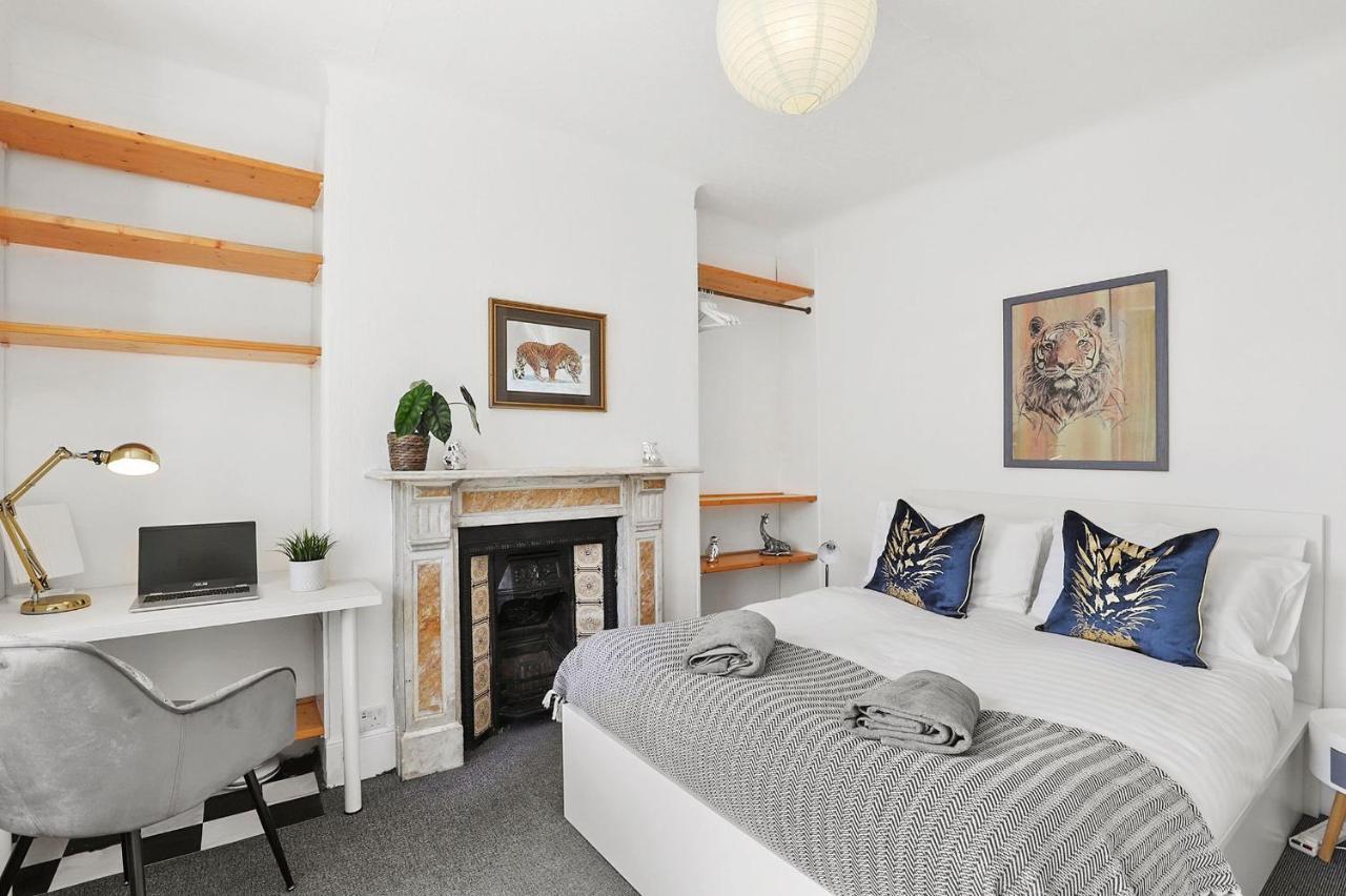 Stunning Victorian Property Near Canary Wharf! Holiday home