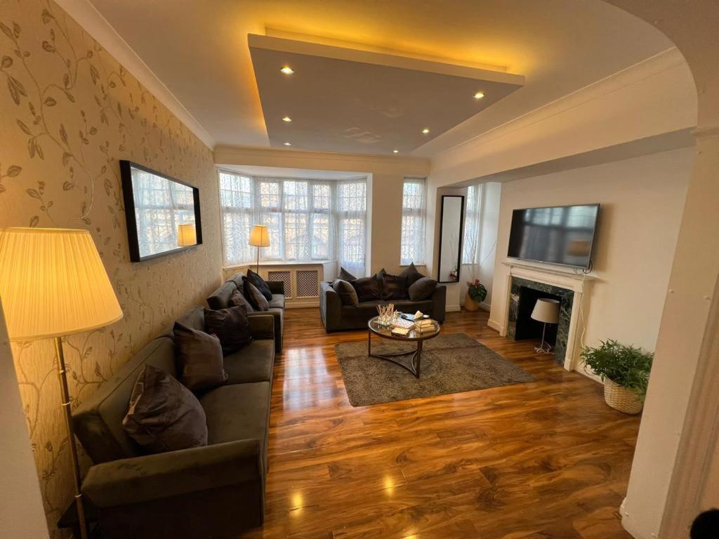 Beauchamp place Knightsbridge * London