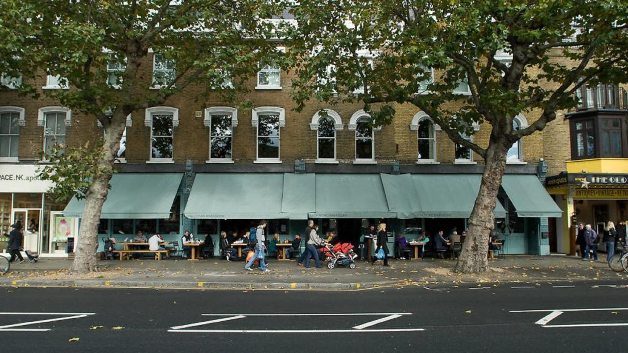 2 Bed Luxury Service In The Heart Of Chiswick Town, W4 Zone 2 Apartment