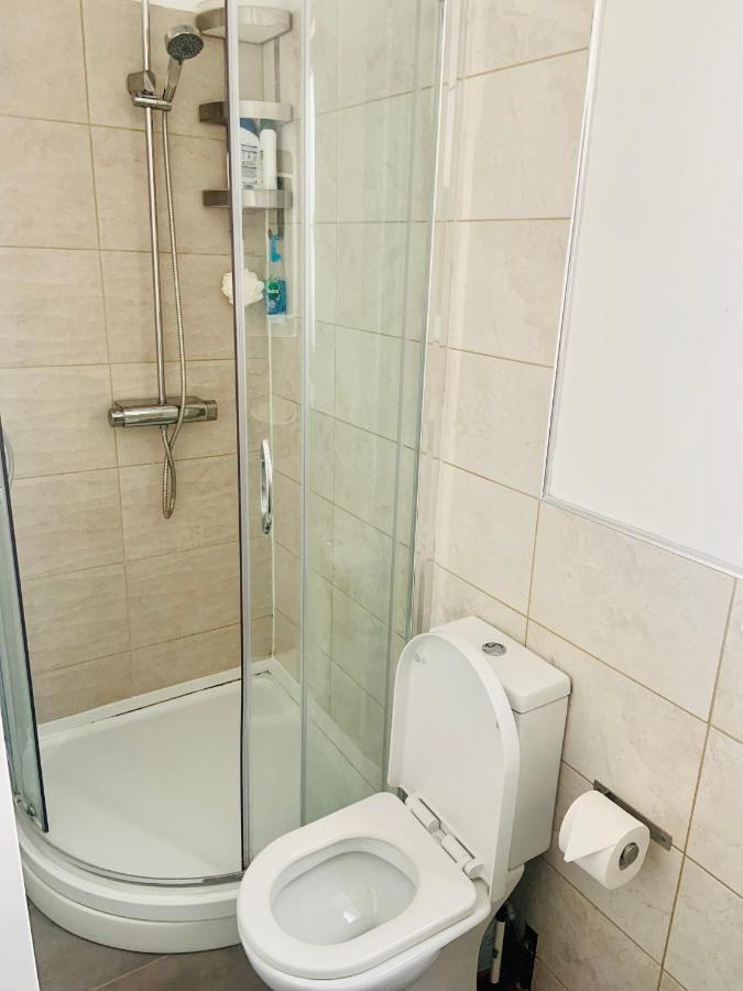 Beautiful Self Contained Studio Apartment London