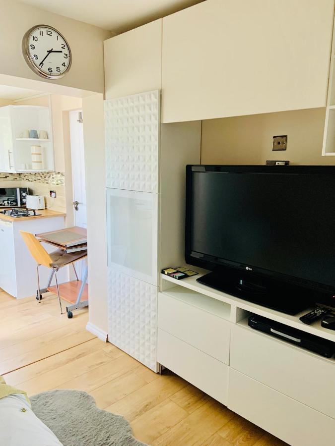 Apartment Beautiful Self Contained Studio London