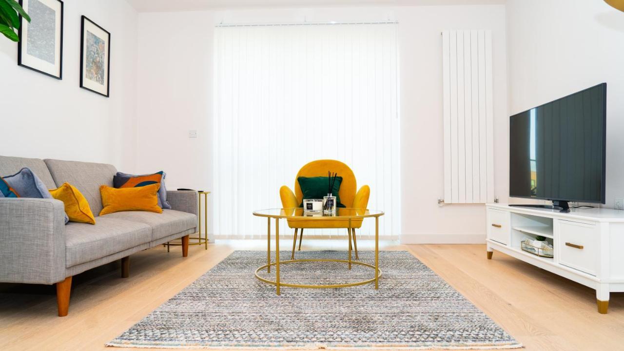 Royal Wharf - 1 Bed - Balcony - River & City View Apartment London