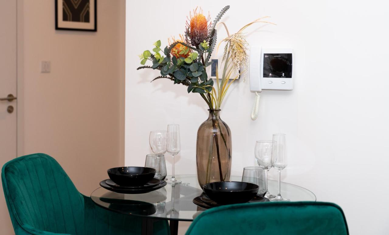 Royal Wharf - 1 Bed - Balcony - River & City View Apartment London