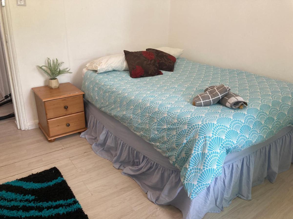 Family With Shared Kitchen And Bathroom In Angel Zone 1 Guest house