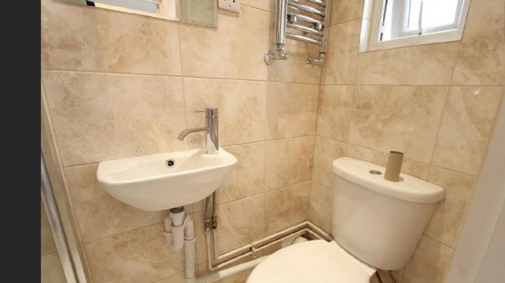 Guest house Family With Shared Kitchen And Bathroom In Angel Zone 1 *