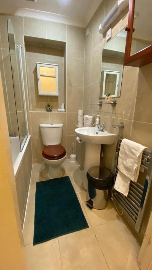 Stylish And Inviting Studio Flat In Coveted Chelsea Location Apartment London