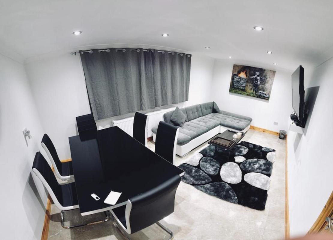 Stratford Apartment *