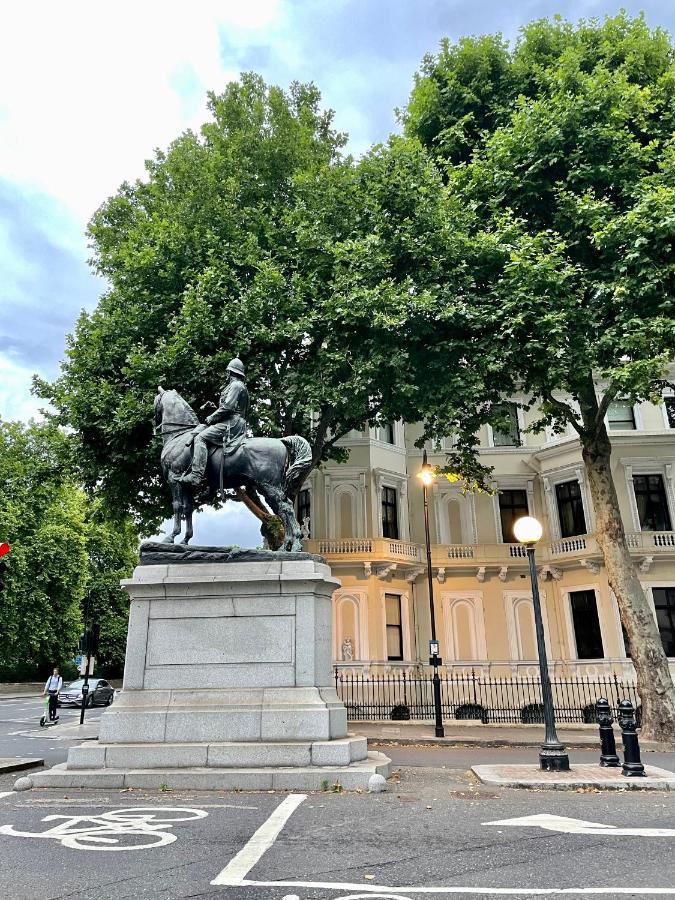 Super In Kensington Next To Hyde Park London