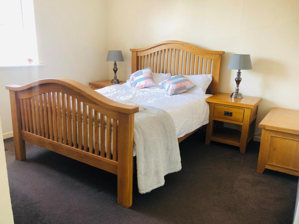 2 Bedroom, Near Station, Fast Wi-fi, Free Parking! Apartamento