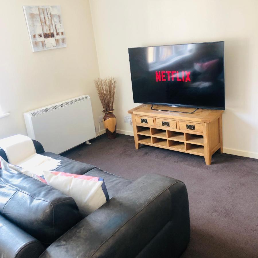 2 Bedroom, Near Station, Fast Wi-fi, Free Parking! Apartamento