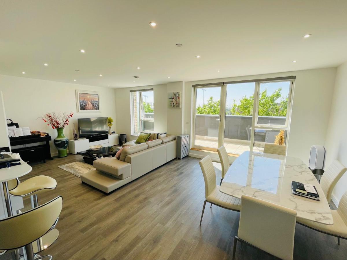 Apartamento Modern Penthouse Flat With Free Indoor Parking Londres