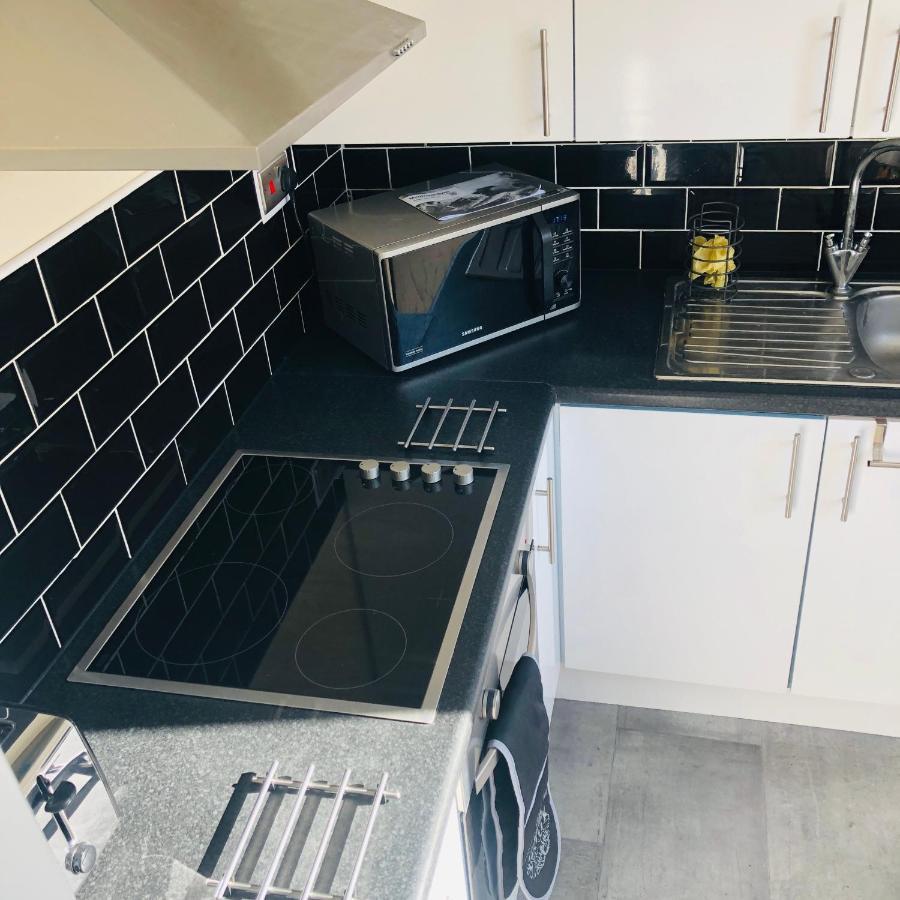 2 Bedroom, Near Station, Fast Wi-fi, Free Parking! Apartamento *