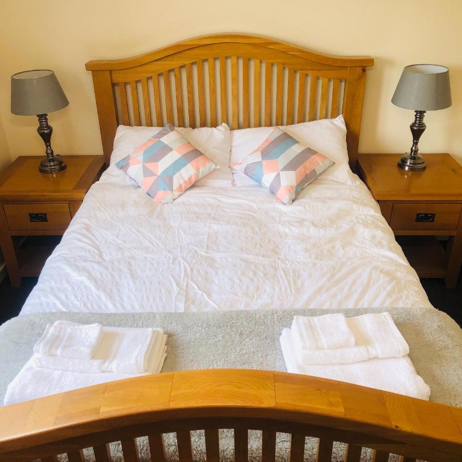 2 Bedroom, Near Station, Fast Wi-fi, Free Parking!