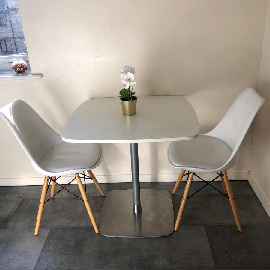 2 Bedroom, Near Station, Fast Wi-fi, Free Parking! Apartamento *