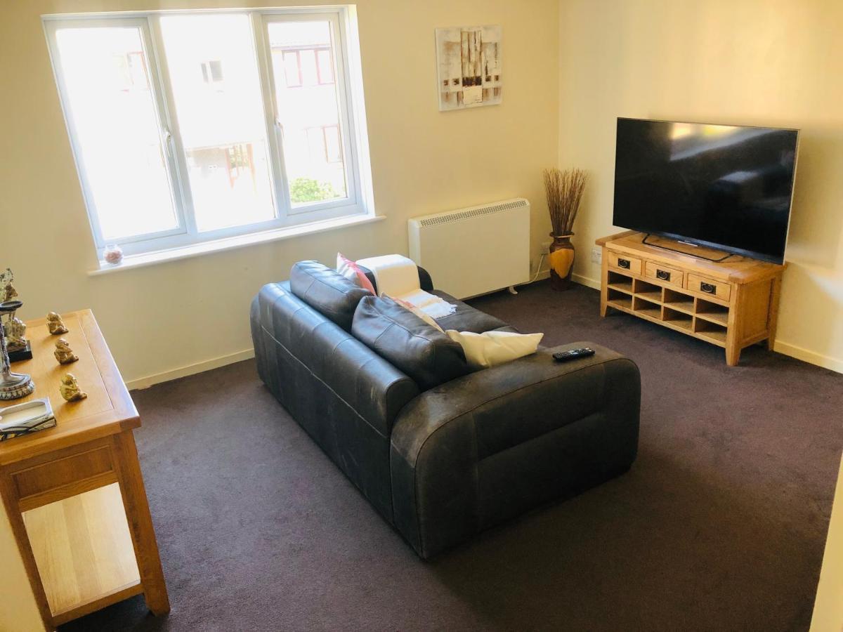 2 Bedroom, Near Station, Fast Wi-fi, Free Parking! Londres