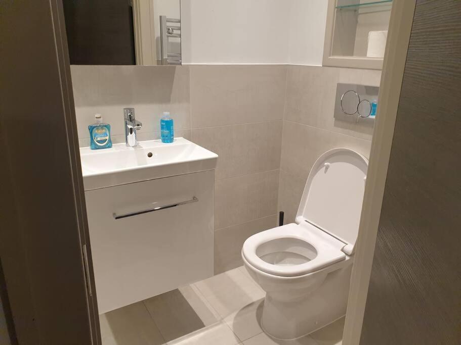 Long Stays 1bed Studio Serviced Netflix & Free Wifi Perfect For Solo And Coupled Guests Apartamento *